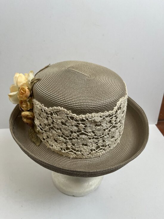 Vintage Cream Straw Whittall & Shon Floral Hat main image 7